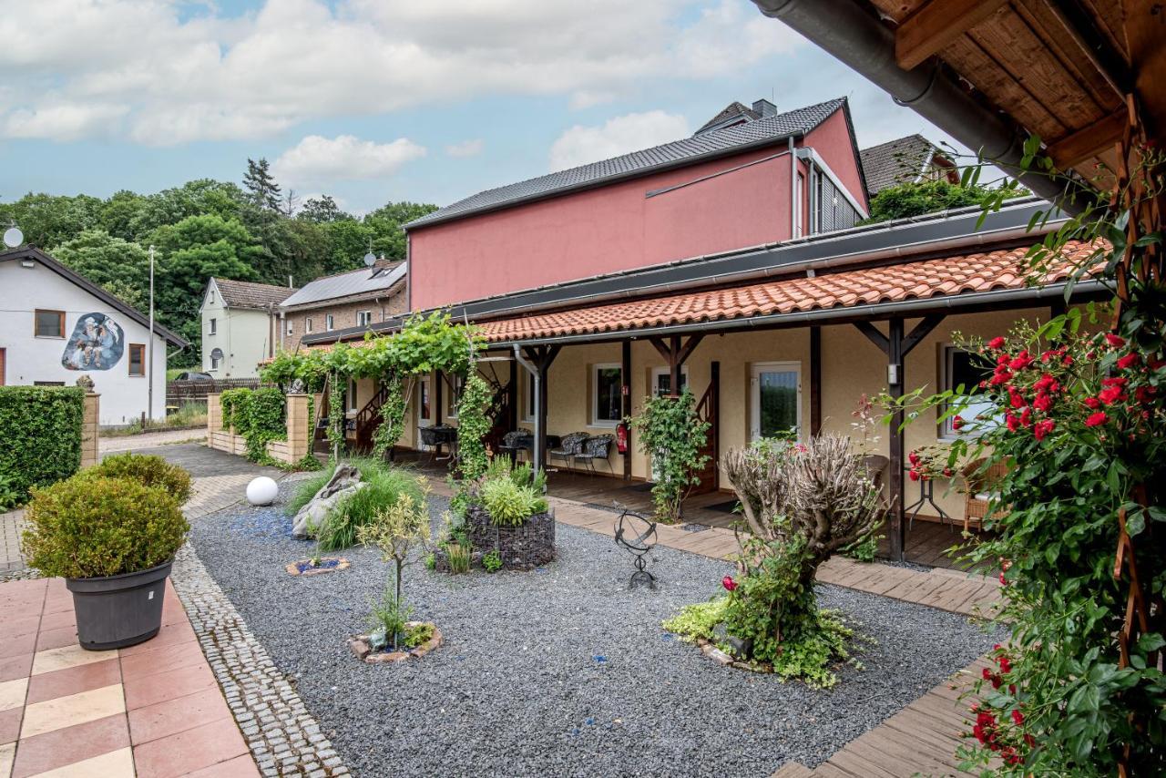 Land-Hotel Zum Schwan, Garni Weilerswist-Metternich, 3 E-Ladestationen, Naehe Phantasialand, Palmenparadies Euskirchen Екстериор снимка