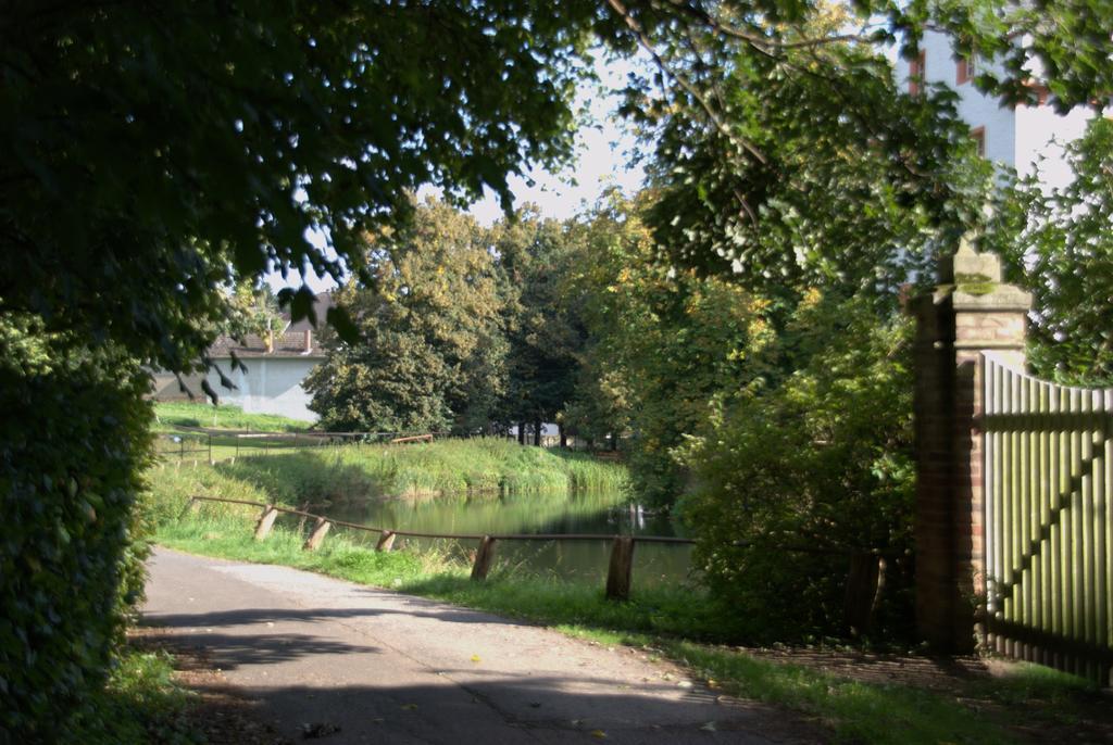 Land-Hotel Zum Schwan, Garni Weilerswist-Metternich, 3 E-Ladestationen, Naehe Phantasialand, Palmenparadies Euskirchen Екстериор снимка
